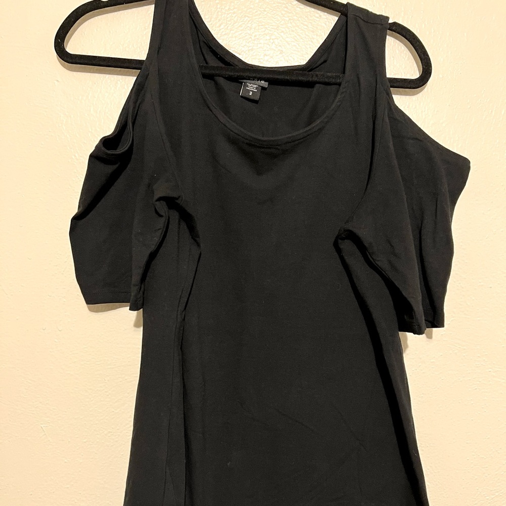 Torrid cold shoulder tee size 2